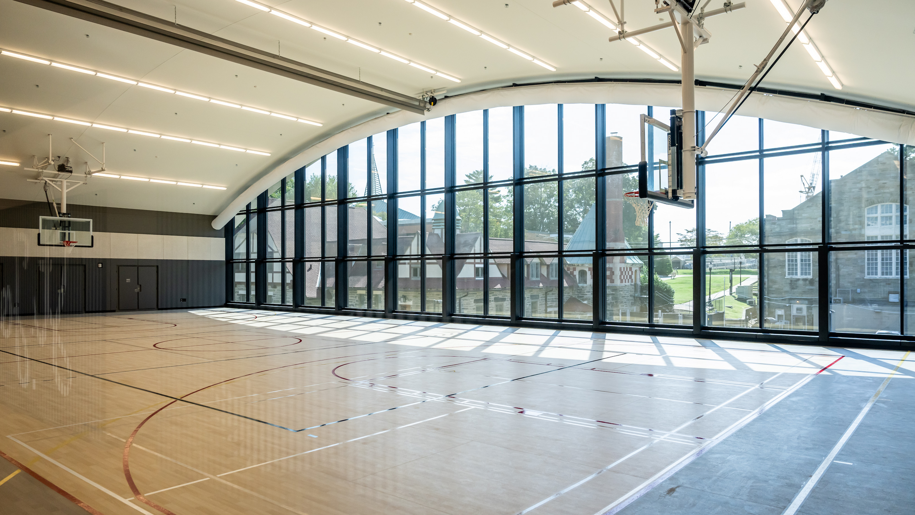 New Sport Court allows for additional natural light during the daytime. The space features a dividing curtain for club sports, intramurals, larger group fitness classes, net nights, recreational play and more.