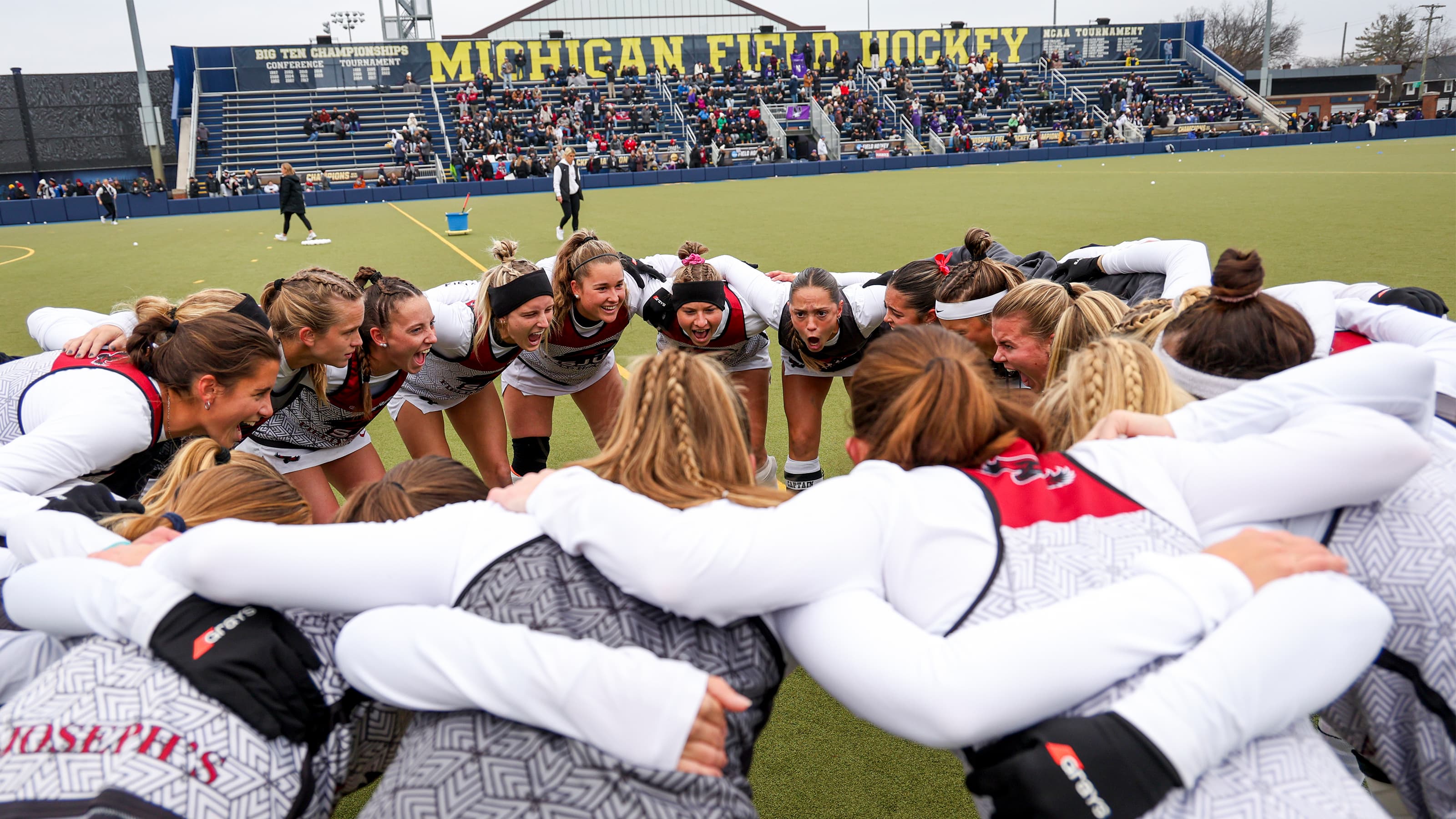 Field hockey team in a huddle before the NCAA National Championship game